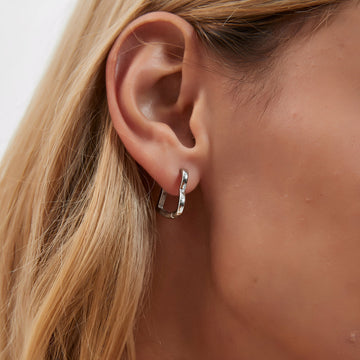Lena – Heart Hoop Earrings in Gold (Pair)