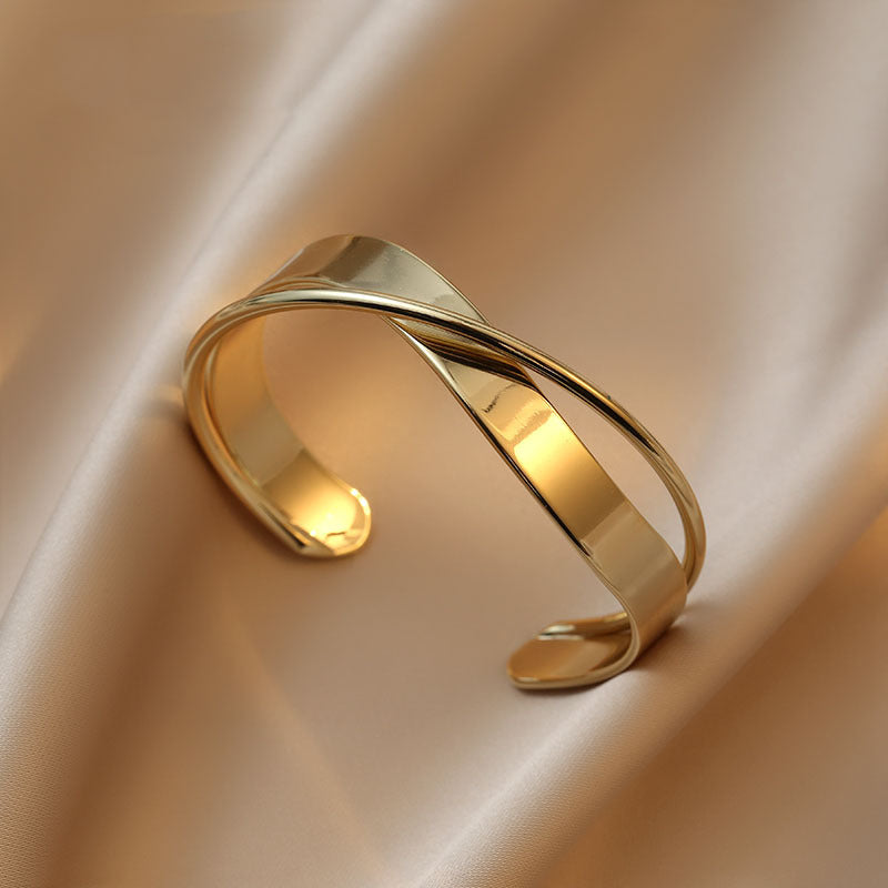 Liora – Radiant Minimalist Bracelet