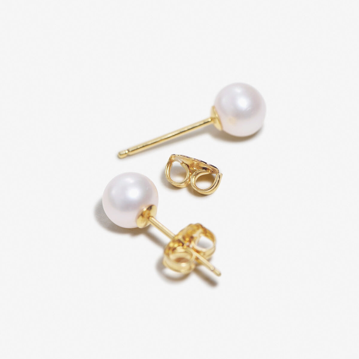 Lucia - Medium Classic Pearl Earrings