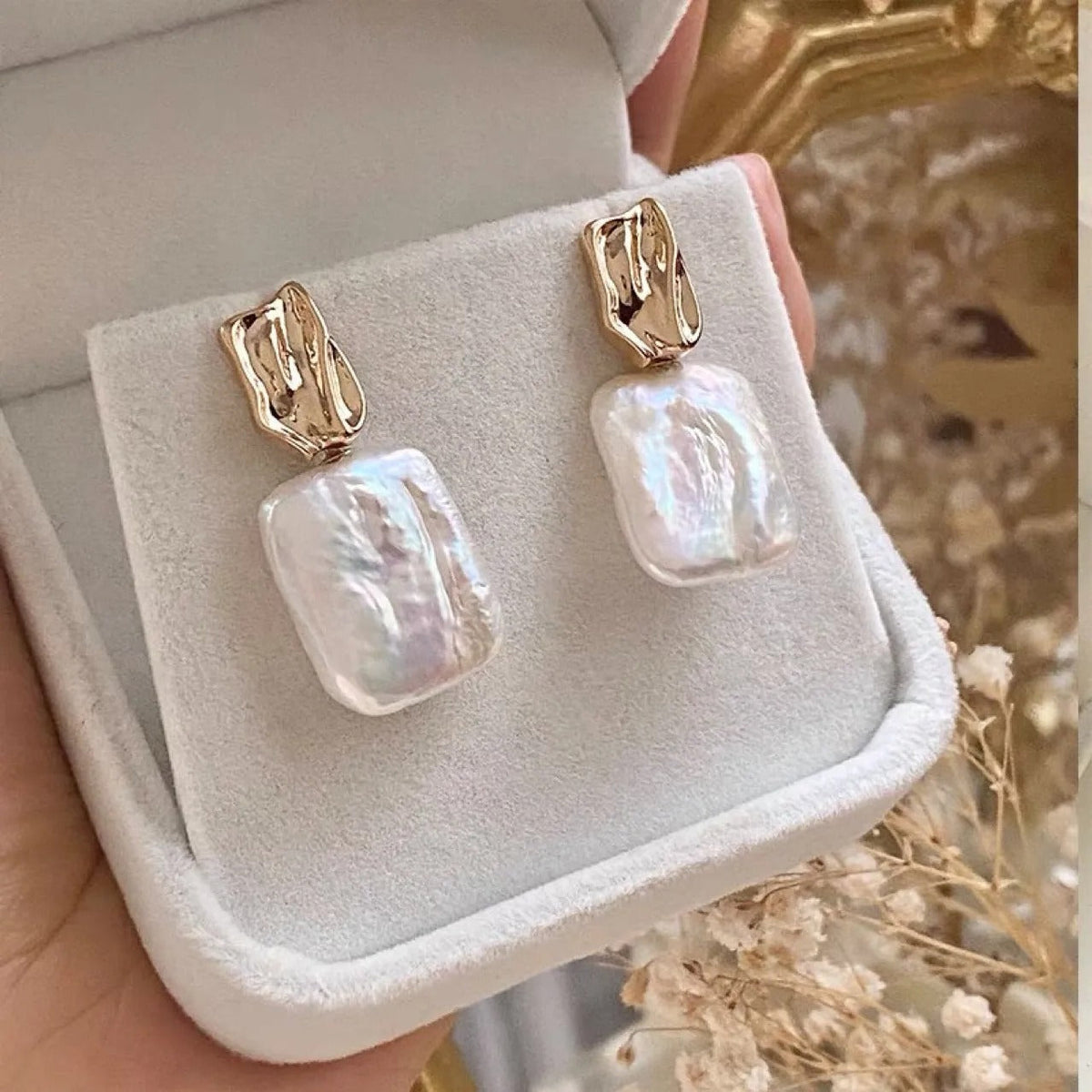 Aiah – Gold-Plated Earrings Featuring Chic Baroque Pearls