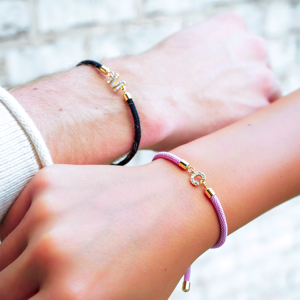 Calla – Adjustable Bracelet Featuring Engraved Initial