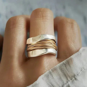 Elara – Ring with Two-Tone Shine