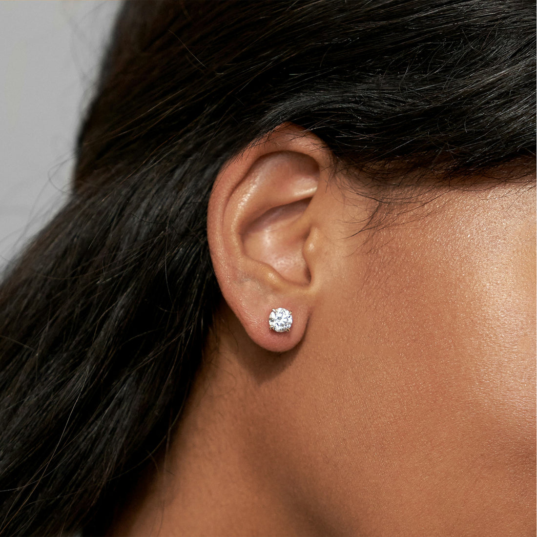 Classic Diamond Stud Earrings - Earrings Featuring Round Stone