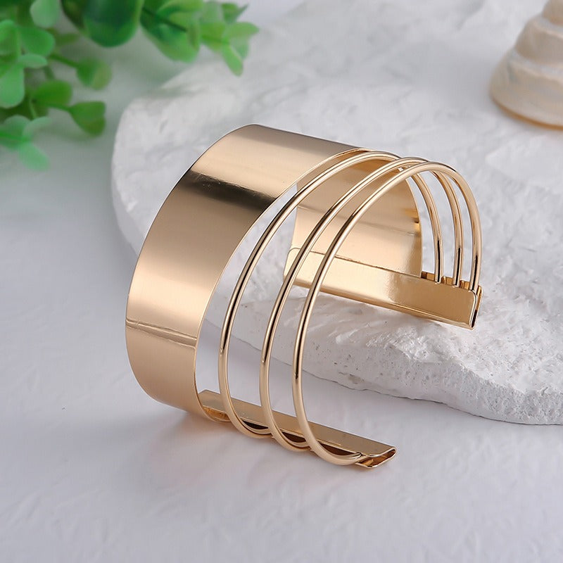 Yuki – Classic Vintage Bracelet in Gold