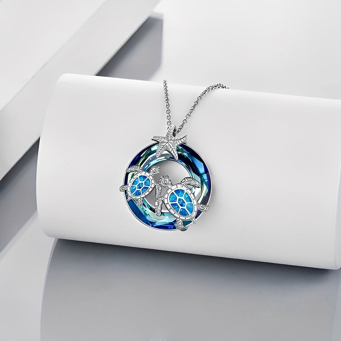 Nolwen – Necklace with Turtle and Palm and Opal Circle