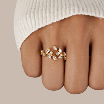 Aretha – Ring Vine Crystal in 18K Gold