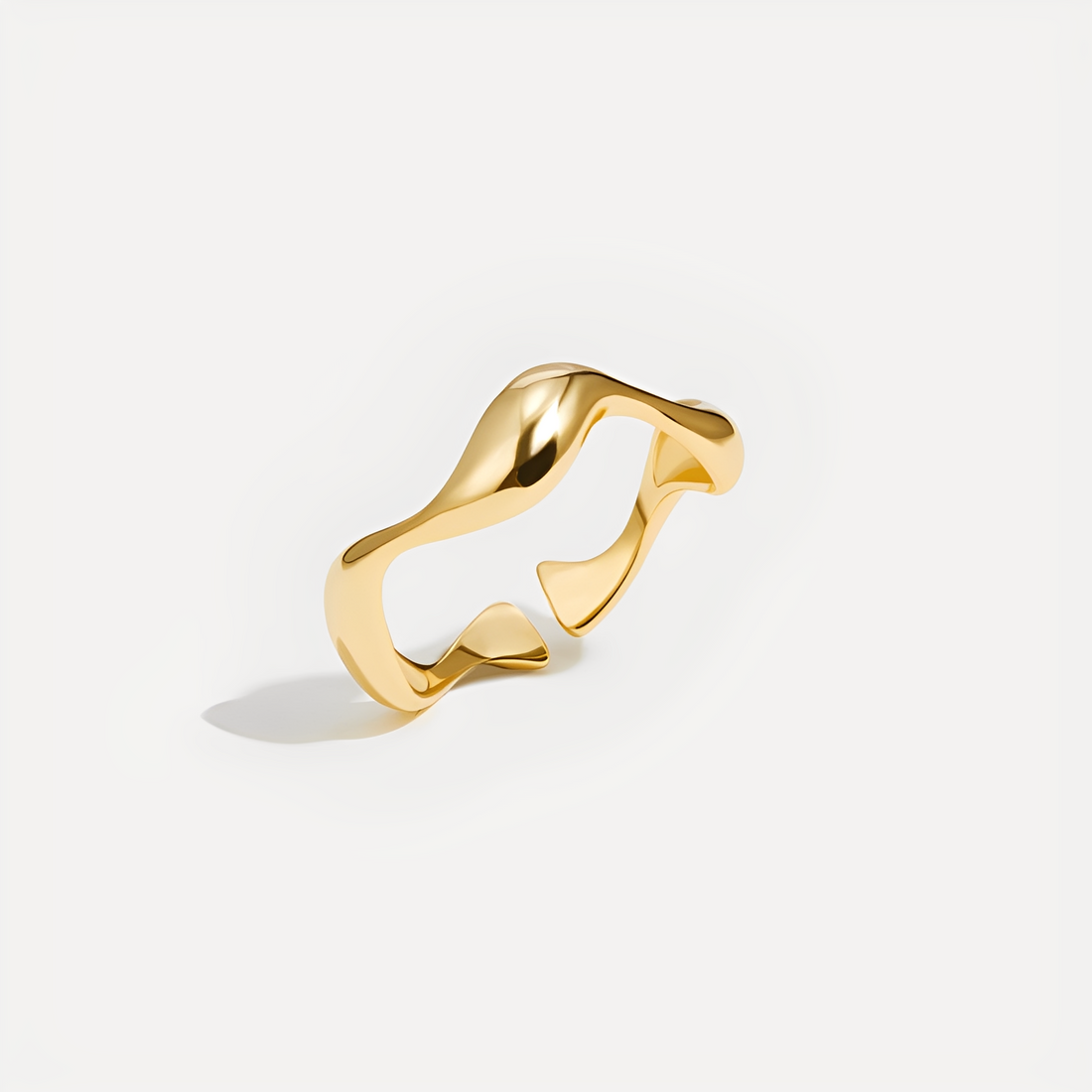 Tarah – Wave Ring in 18K Gold