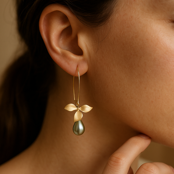 Ida – Earrings with Golden Leaf
