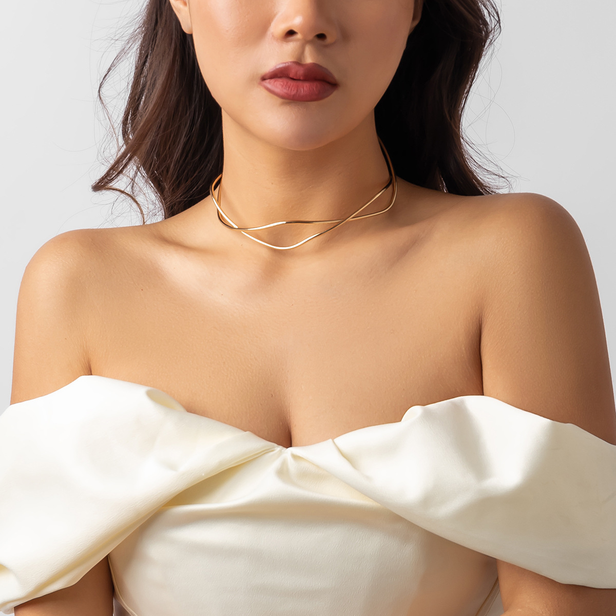 Choker crafted from twisted wire - Modern design