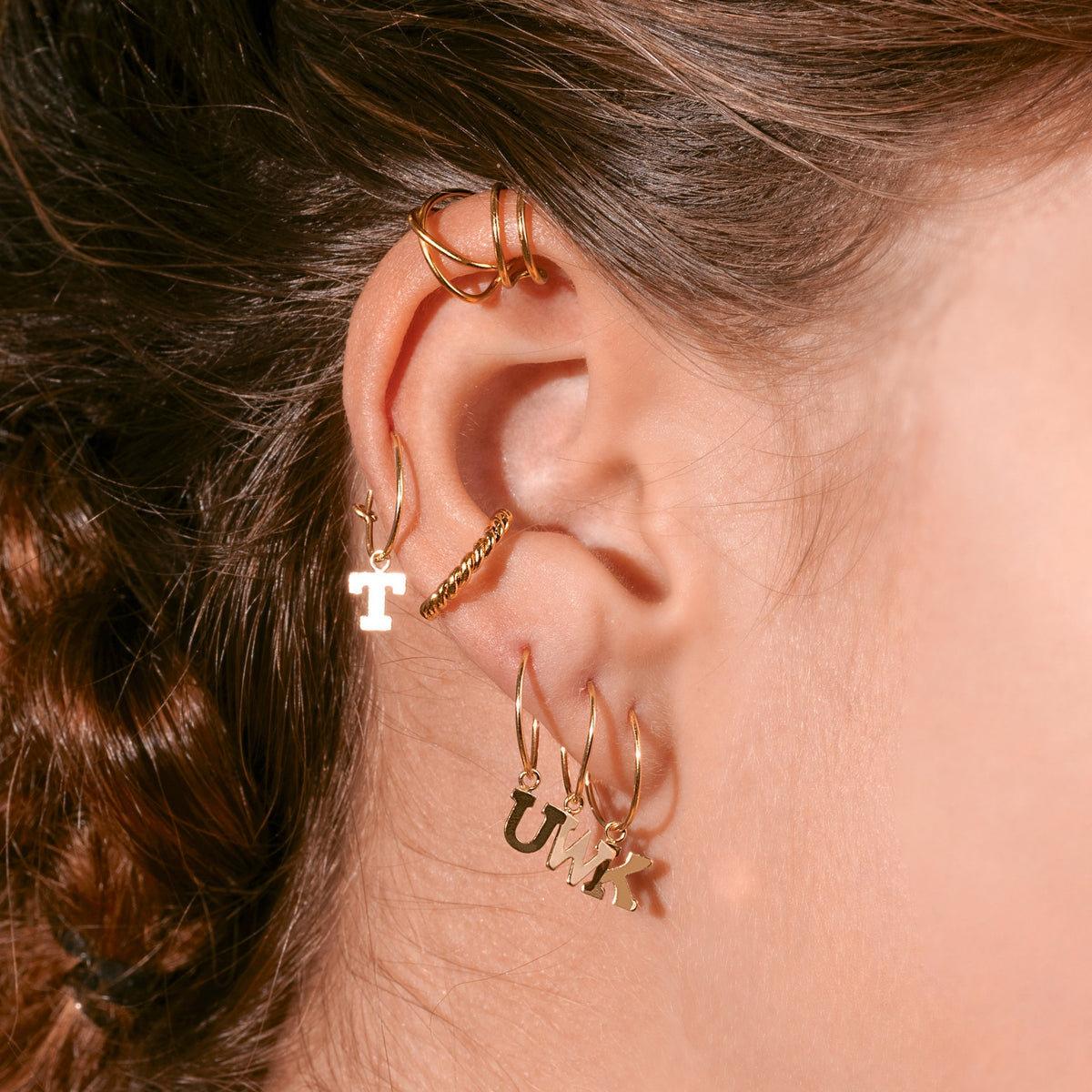 Hanan - Crossed Ear Protectors