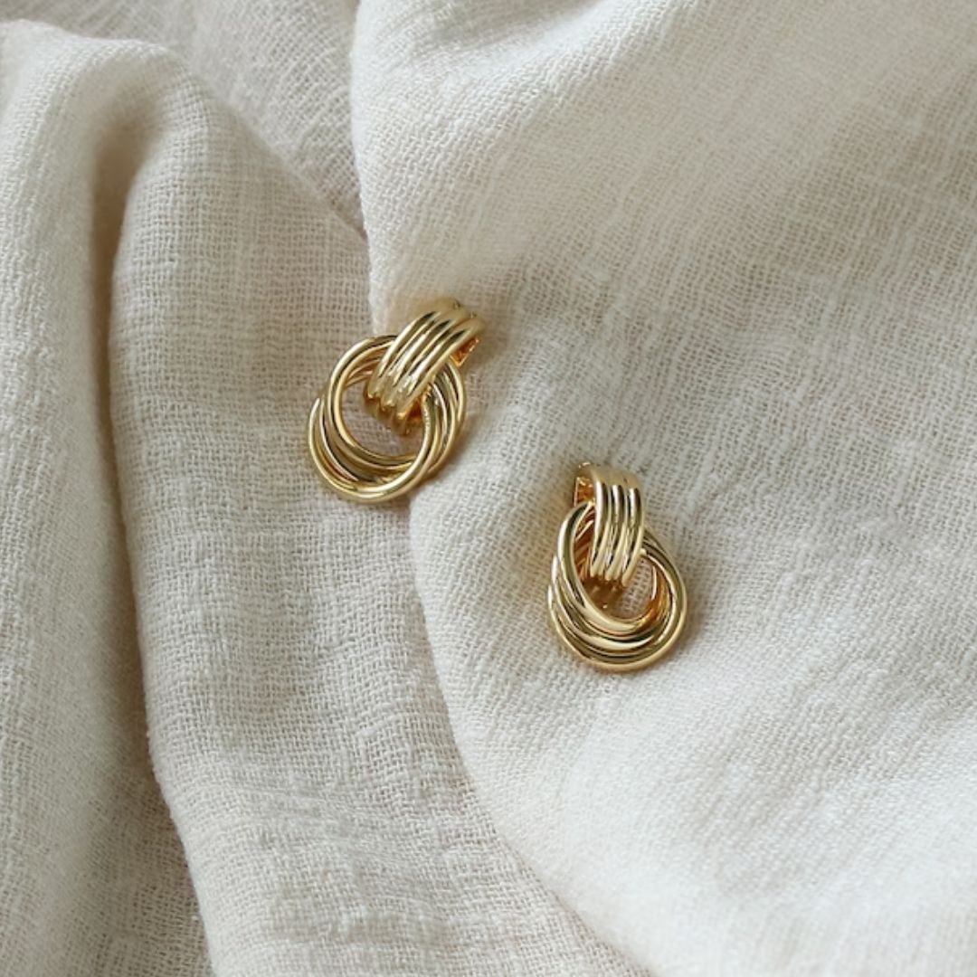 Luna – Intersecting gold hoops