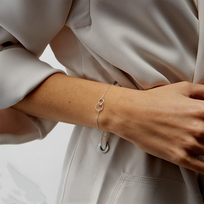 Bracelet with Intertwined Rings - Overlapping Design