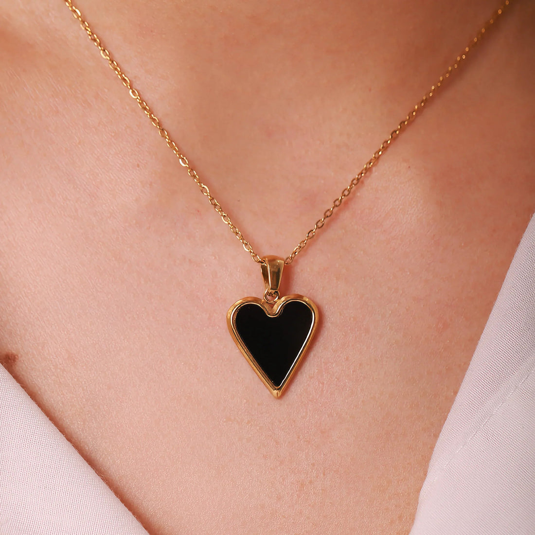 Blythe – Elegant Heart Necklace