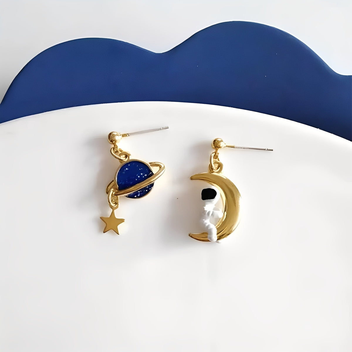 Luna – Astronaut & Planet Earrings