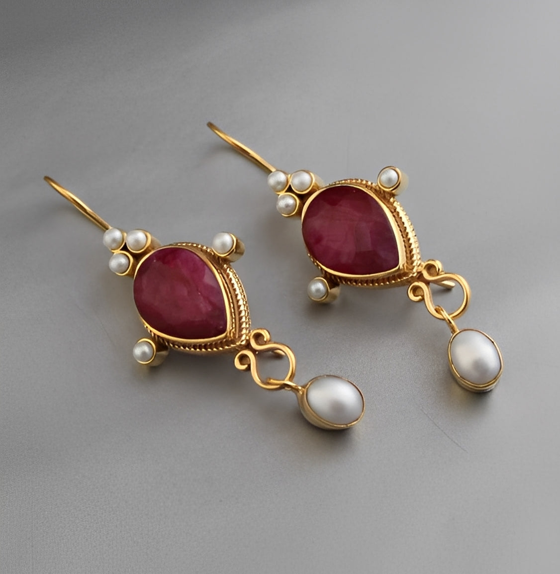 Soline – Noble earrings pearl & ruby