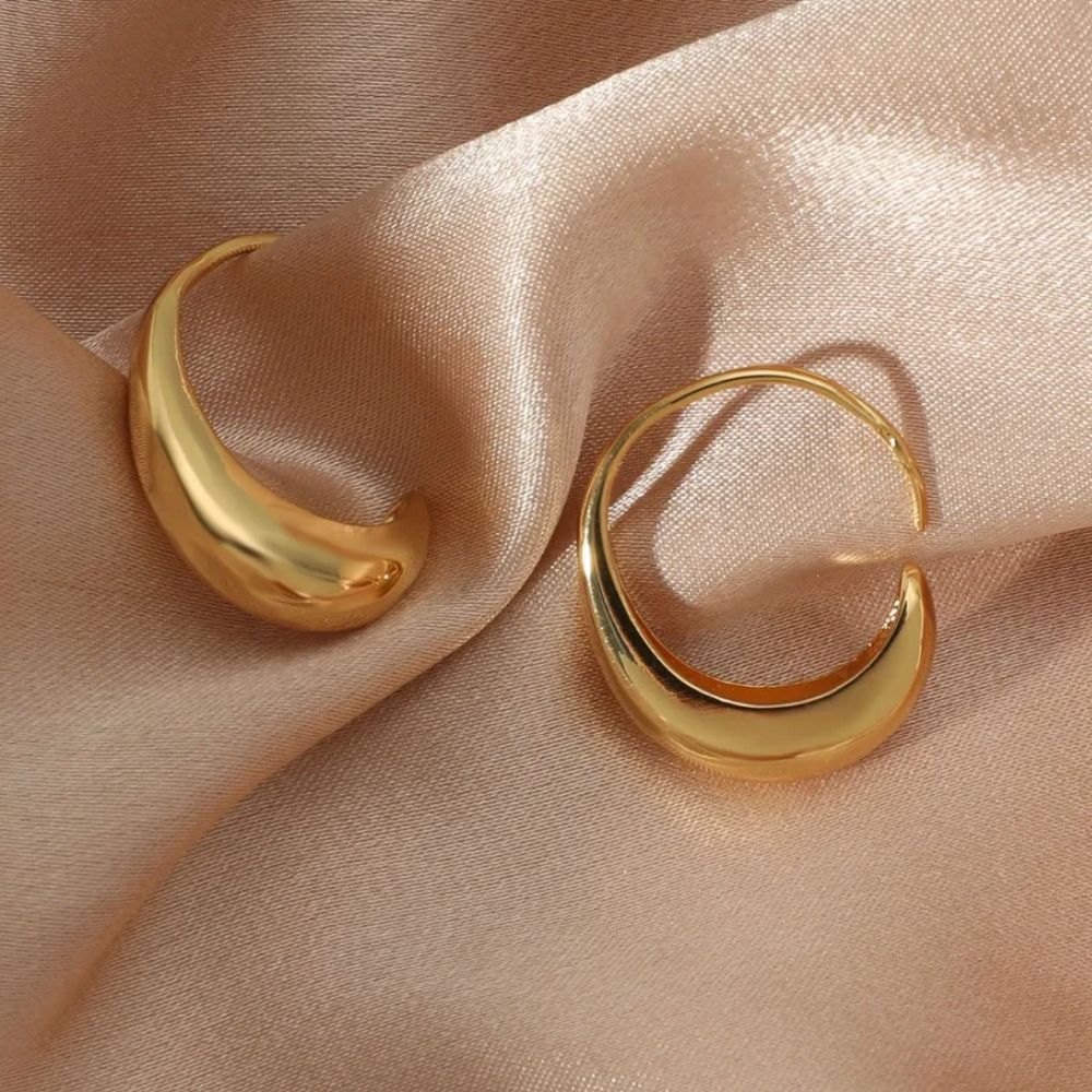 Zeinab – Golden Hoop Earrings