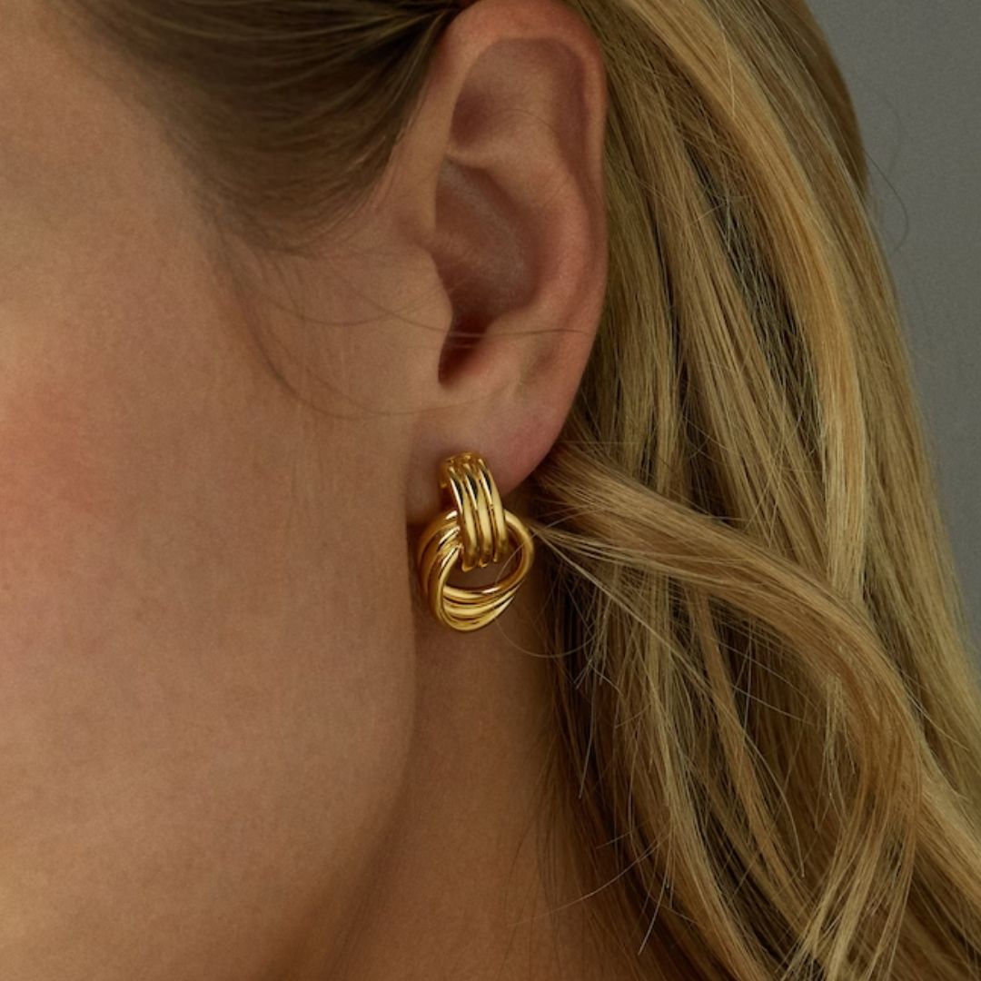 Luna – Intersecting gold hoops