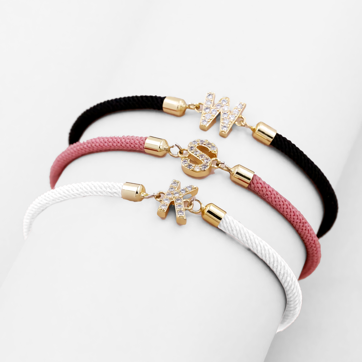 Calla – Adjustable Bracelet Featuring Engraved Initial