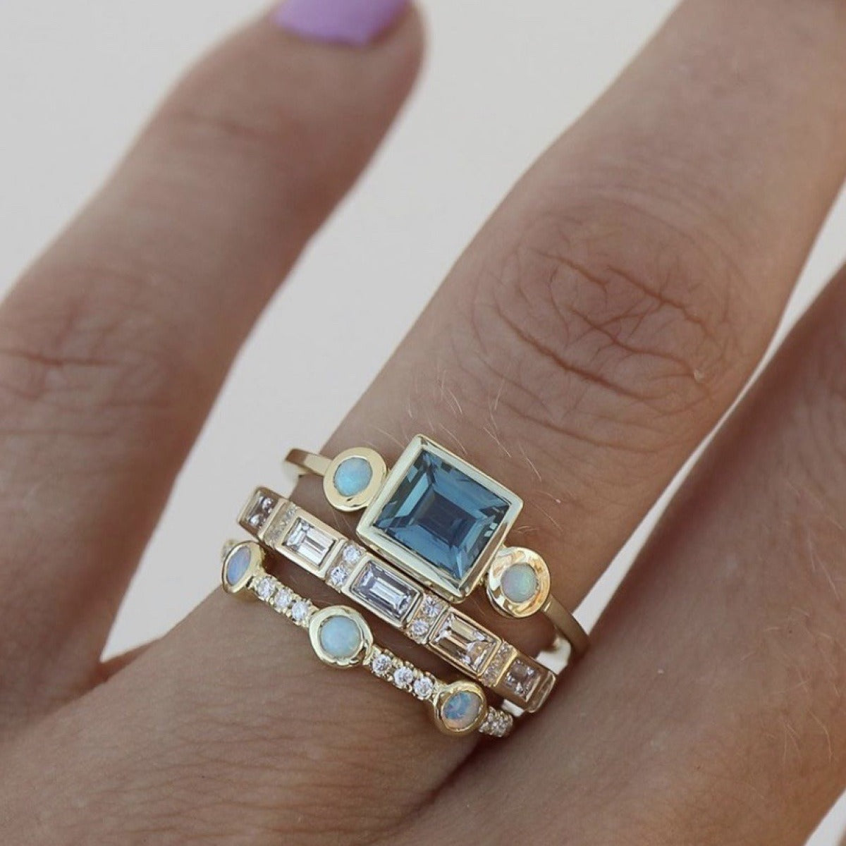 Lina – Vintage Ring with Blue Gemstone