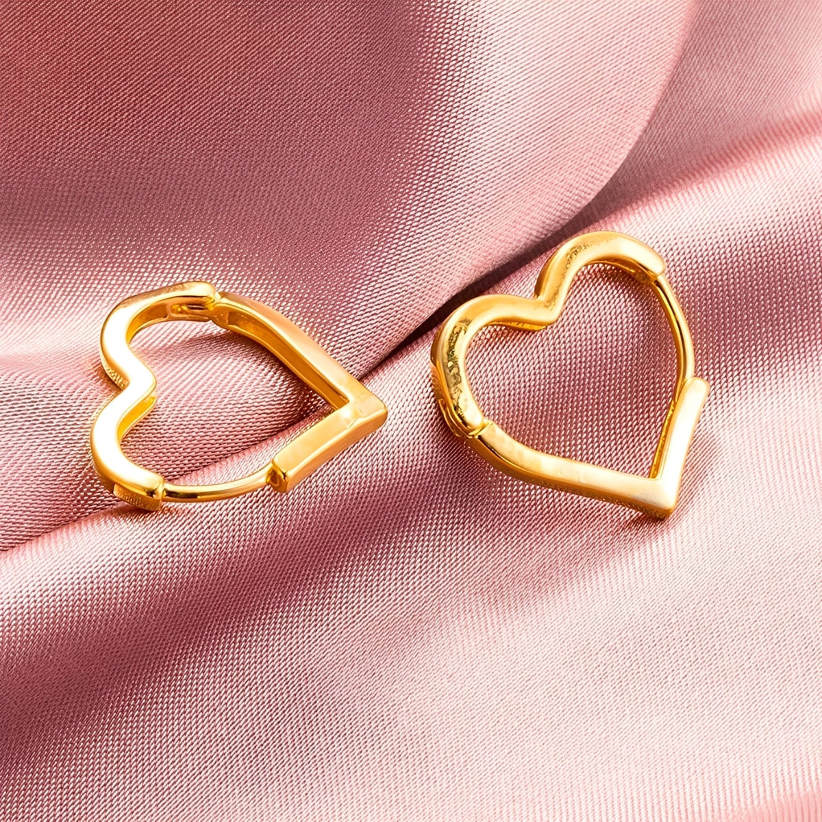 Lena – Heart Hoop Earrings in Gold (Pair)
