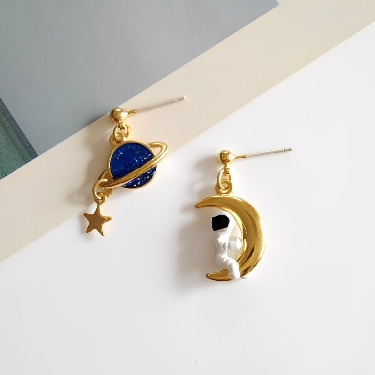 Luna – Astronaut & Planet Earrings