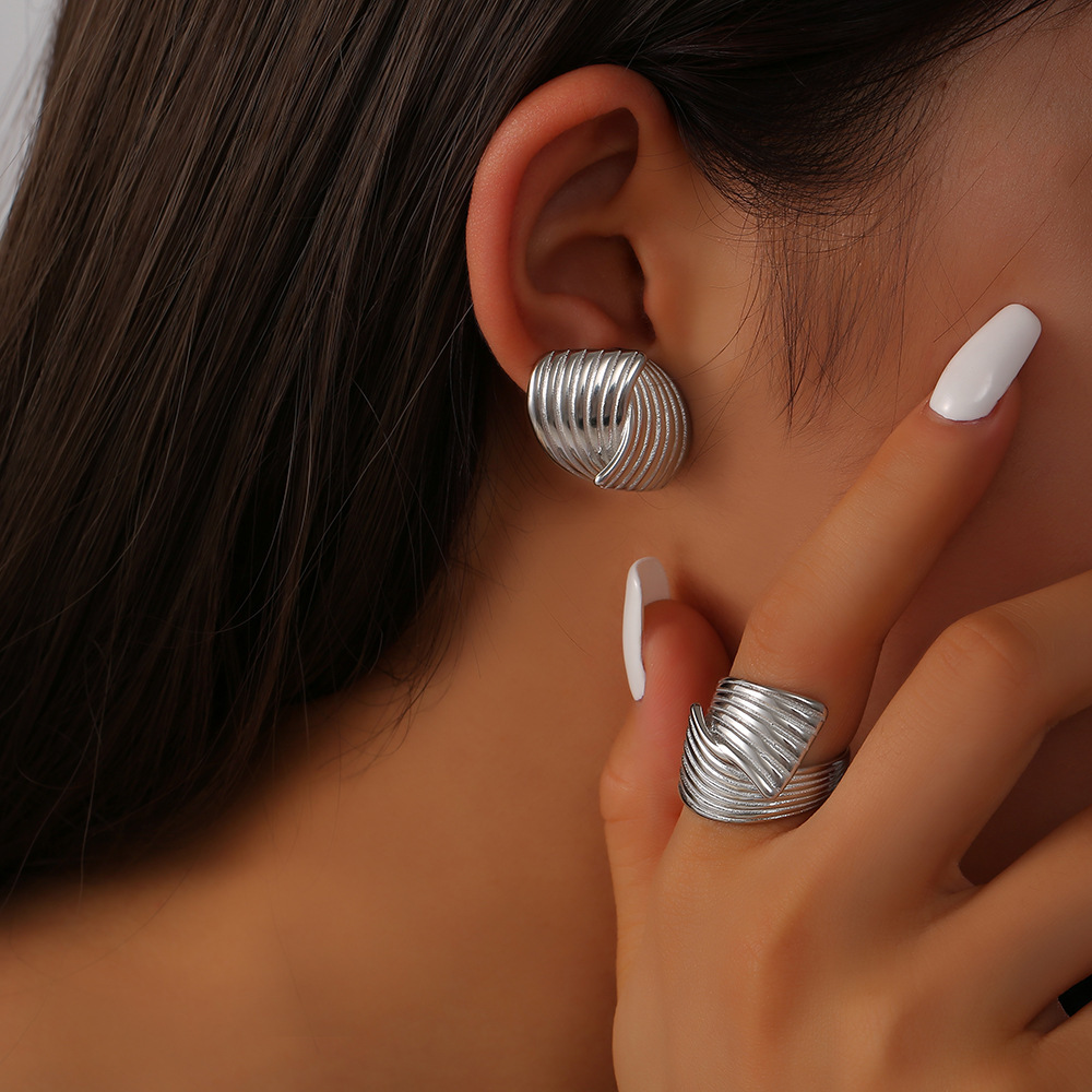 Sonia - Gold Wave Earrings