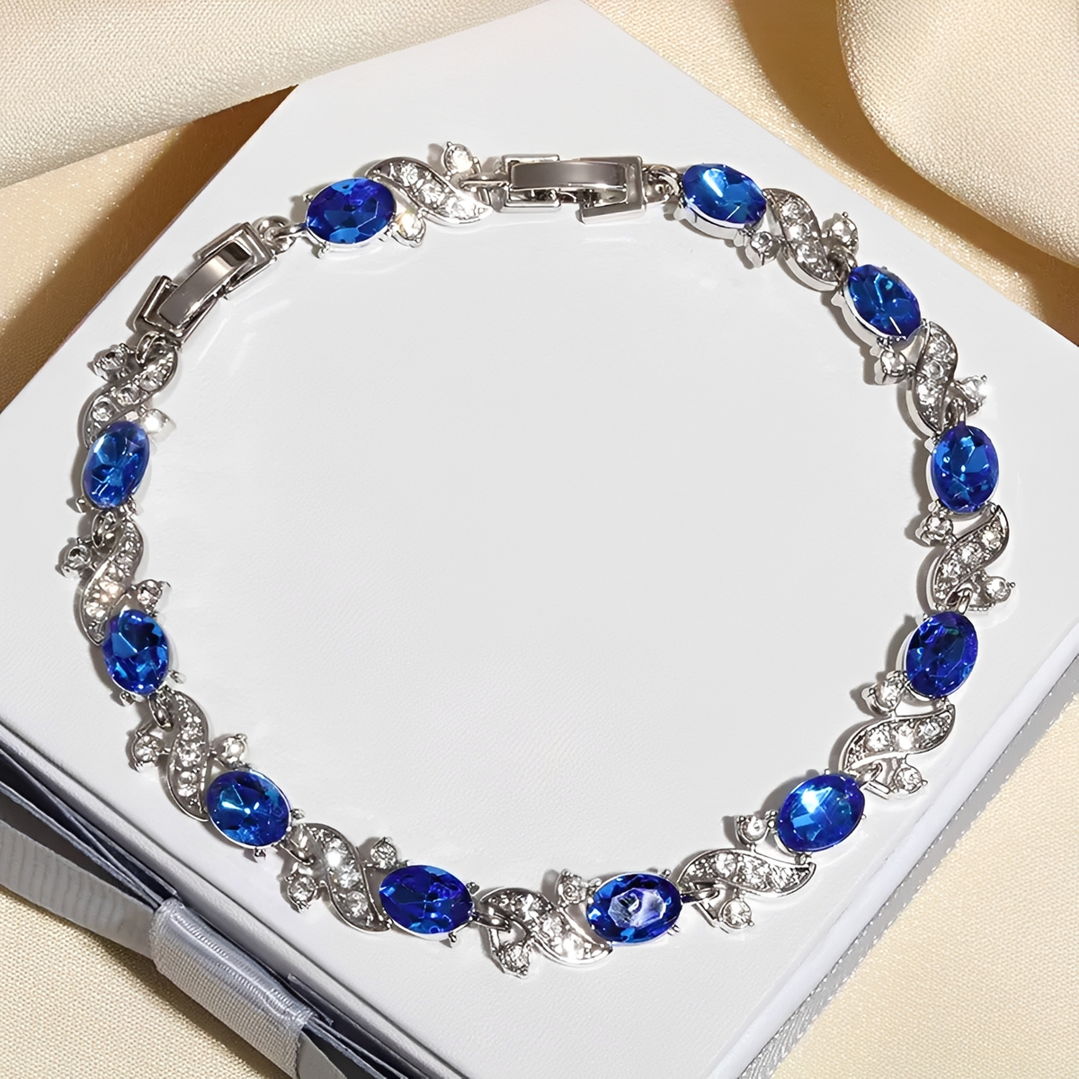 Carol – Elegant Gold Bracelet