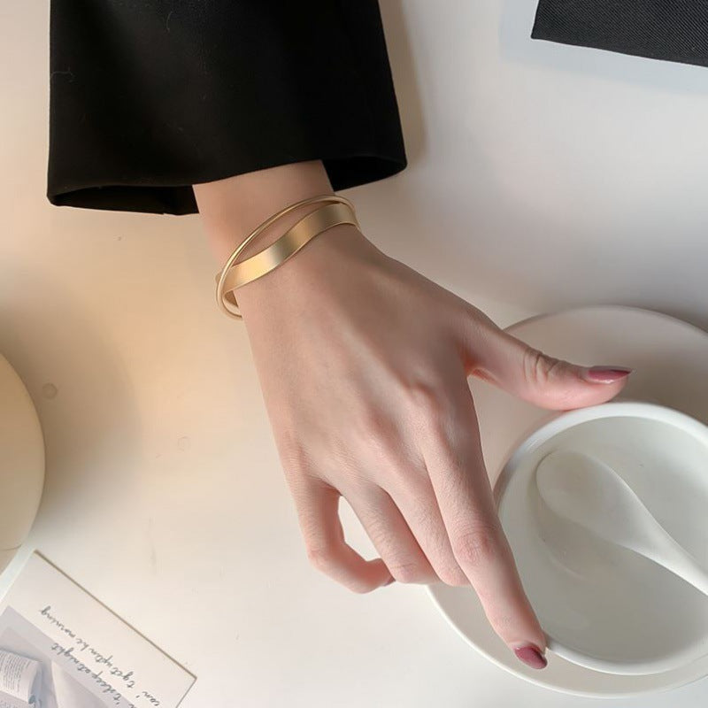 Liora – Radiant Minimalist Bracelet