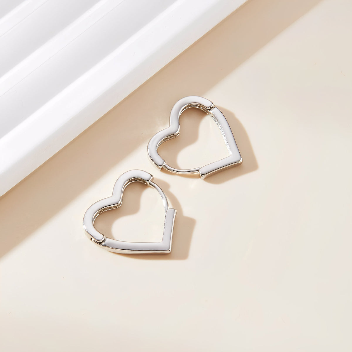 Lena – Heart Hoop Earrings in Gold (Pair)