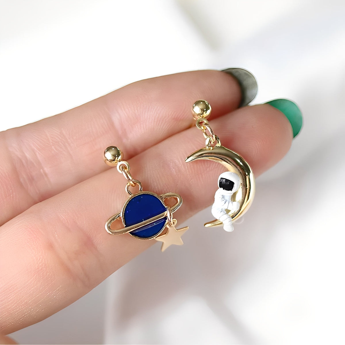 Luna – Astronaut & Planet Earrings