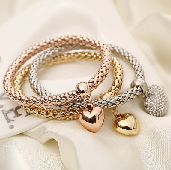 Aria – Metal bracelet featuring solid hearts