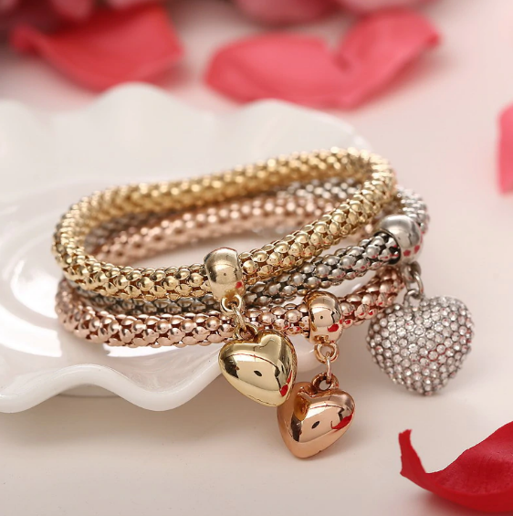 Aria – Metal bracelet featuring solid hearts