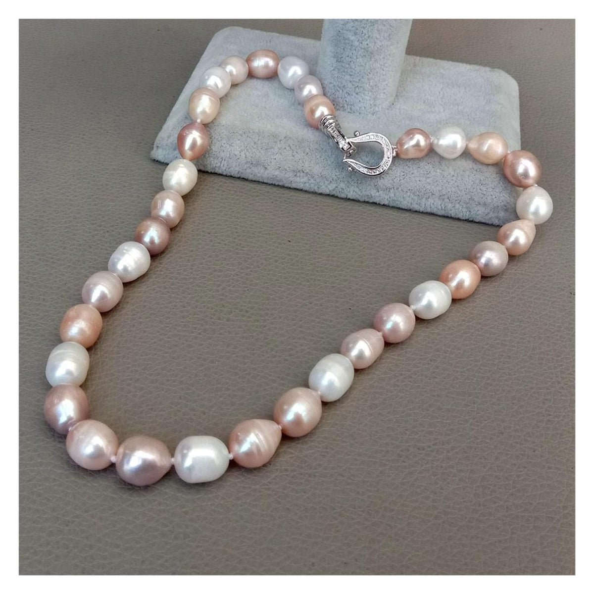 Nahia – Colorful Bead Necklace