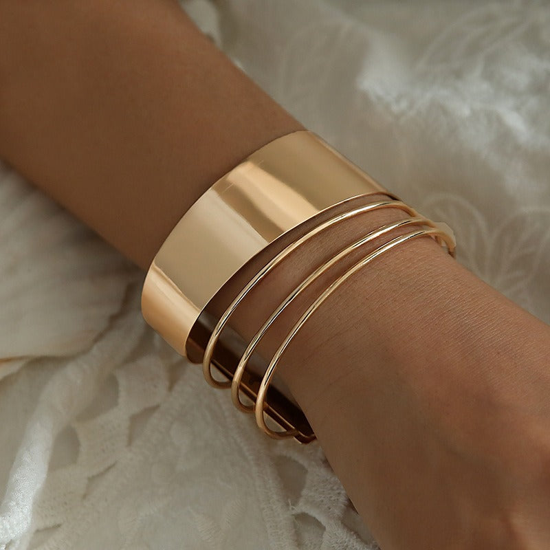Yuki – Classic Vintage Bracelet in Gold