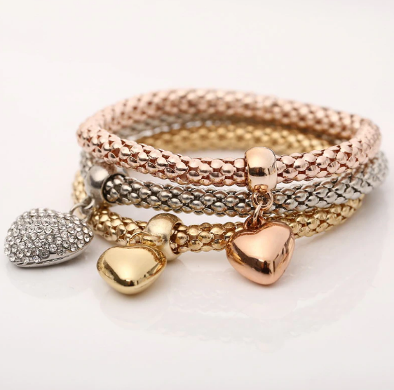 Aria – Metal bracelet featuring solid hearts
