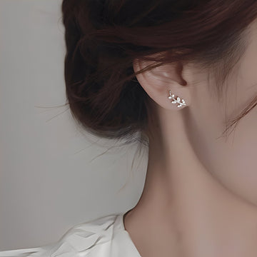 Liana – Earrings with Gleaming Leaves