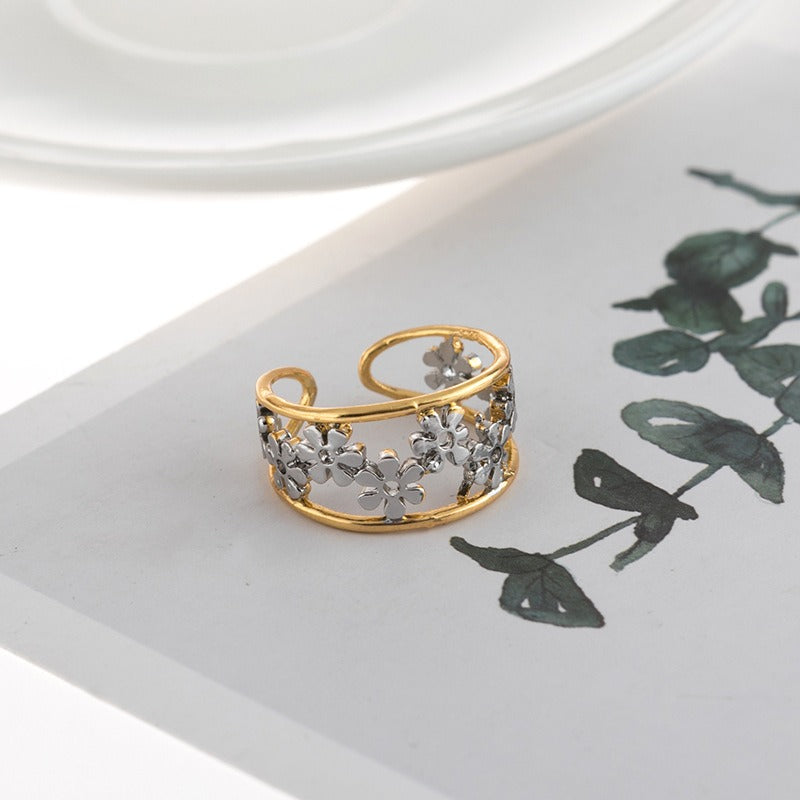 Merina – Asymmetrical Daisy Ring