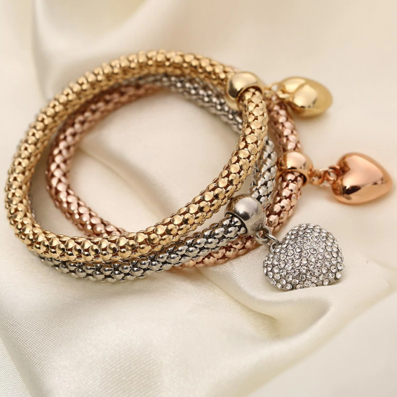 Aria – Metal bracelet featuring solid hearts