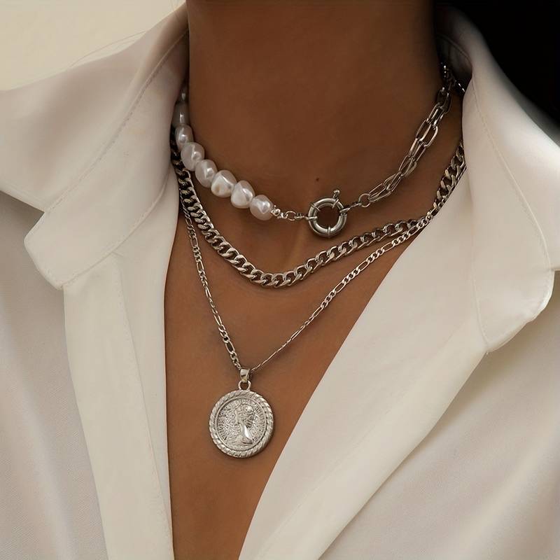 Pendant Necklace with Pearls and Vintage Design - 3 Piece Set