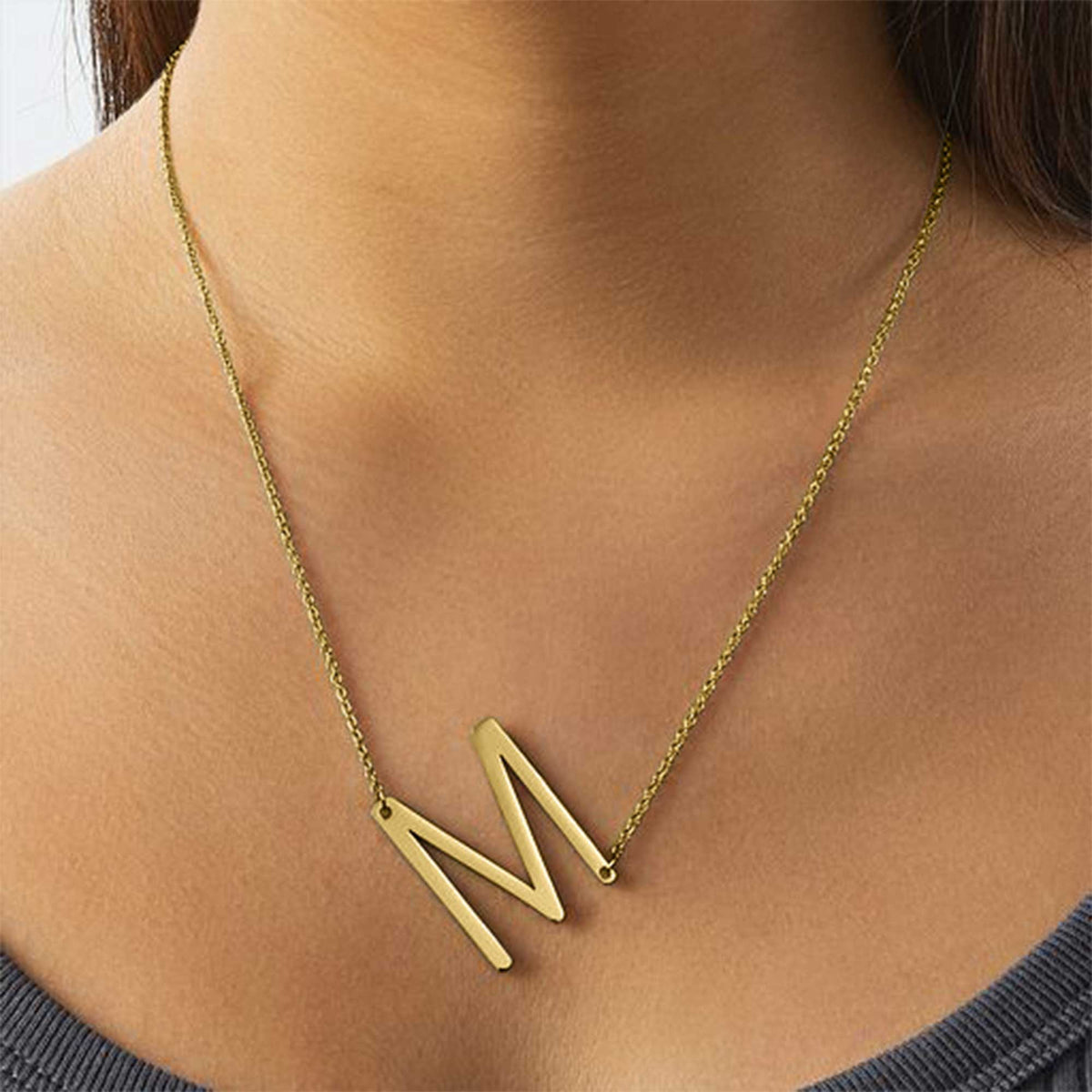 Inez – Necklace Initial Declarative