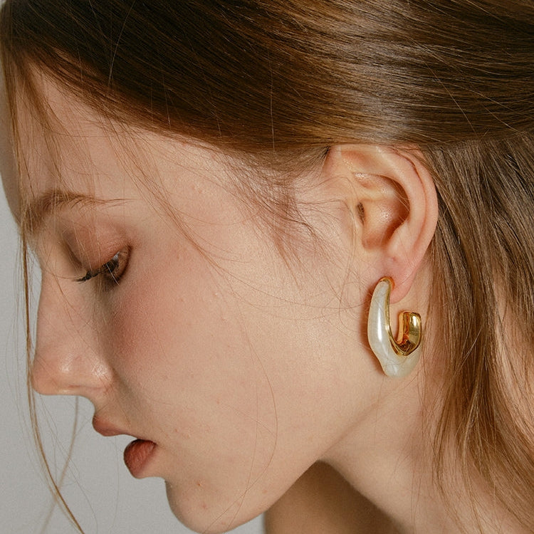 Yoona – Earrings with Pearls