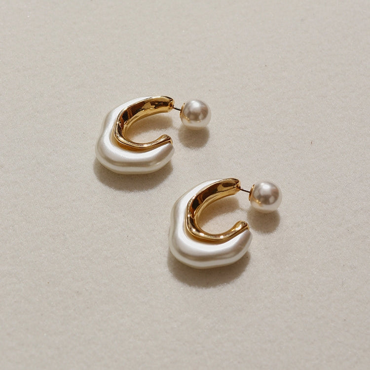 Yoona – Earrings with Pearls