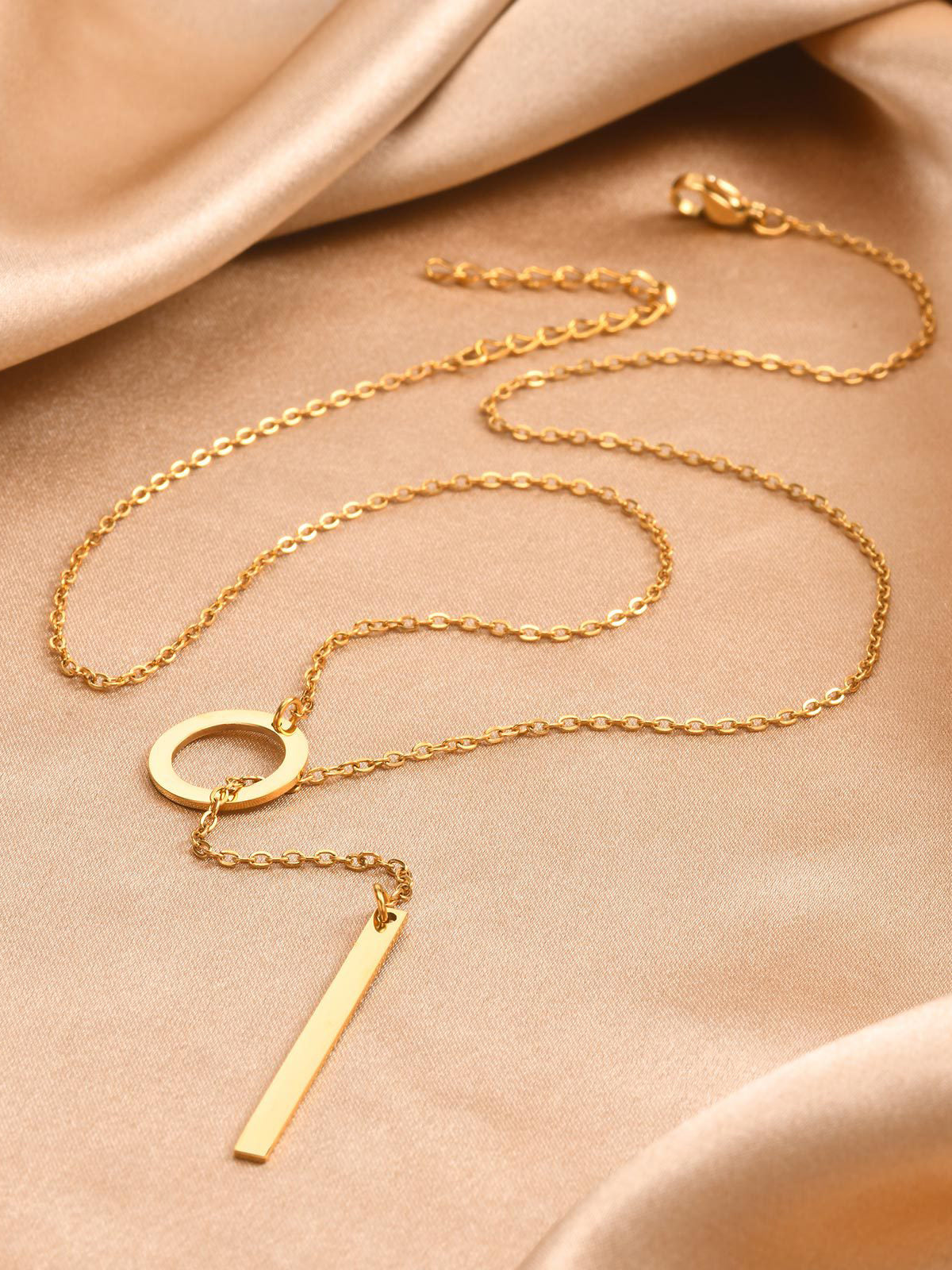 Blythe – Lariat necklace in gold with bar
