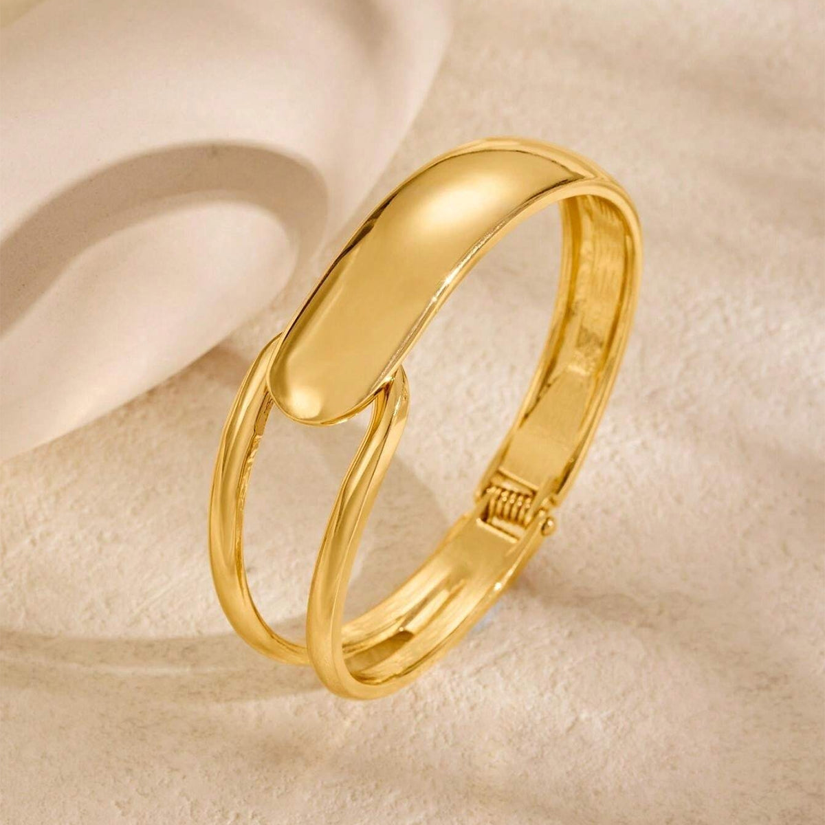 Livina – Graceful Elegant Gold Bracelet