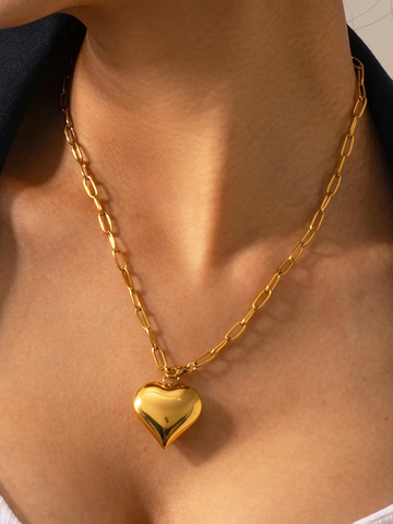 Babette – Gold-Plated Paperclip Necklace with Heart Accents