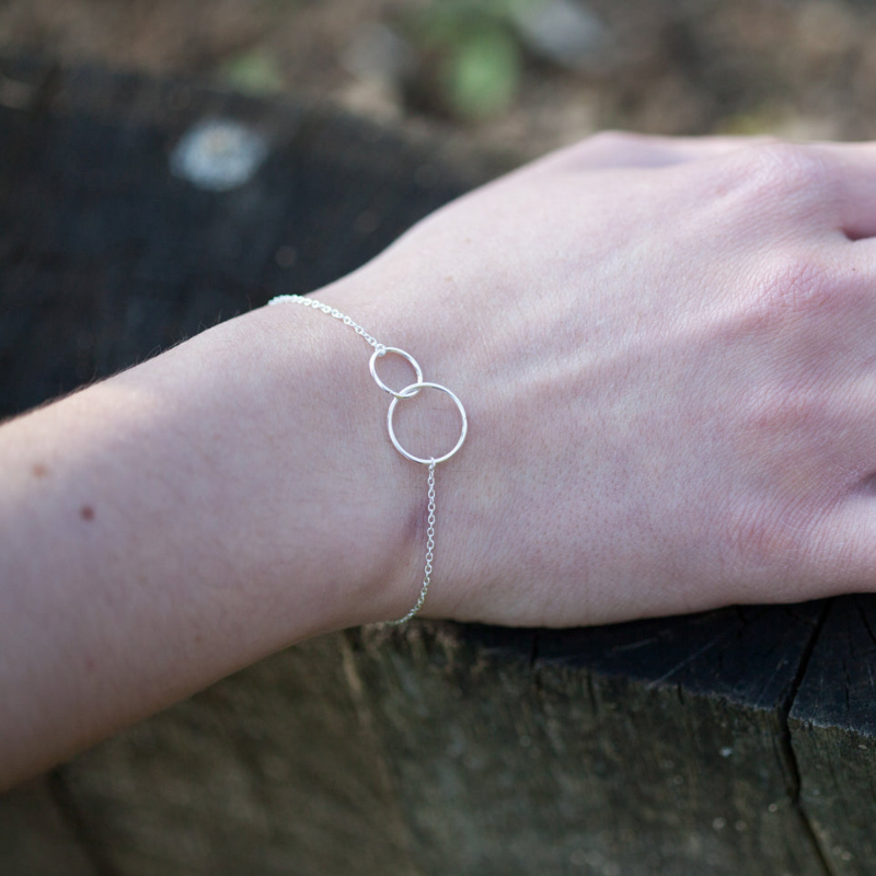 Bracelet with Intertwined Rings - Overlapping Design