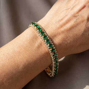Maud – Chic Gold Bracelet with Green Highlights