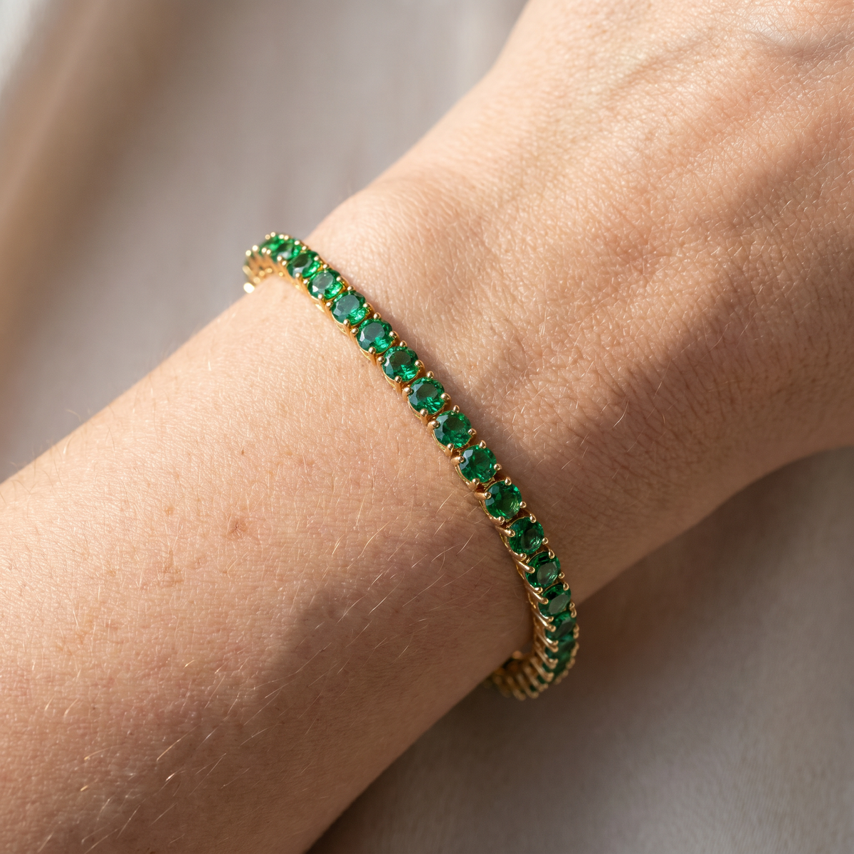 Aliona – Stylish Golden Bracelet Virelli