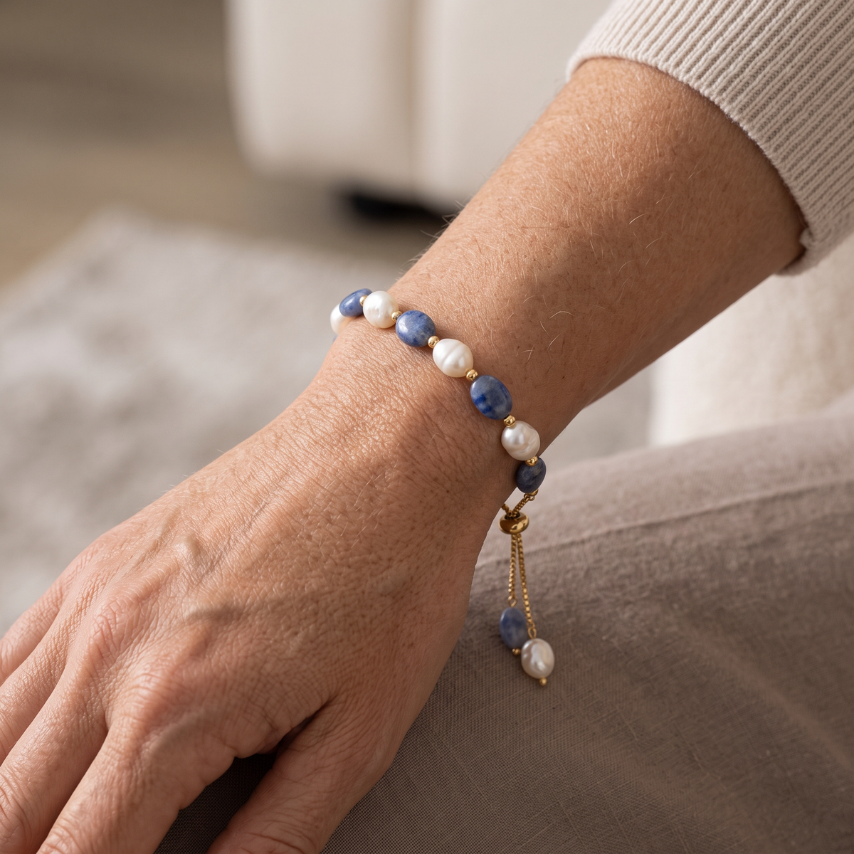 Kira – Elegant Bracelet of Ocean Pearls