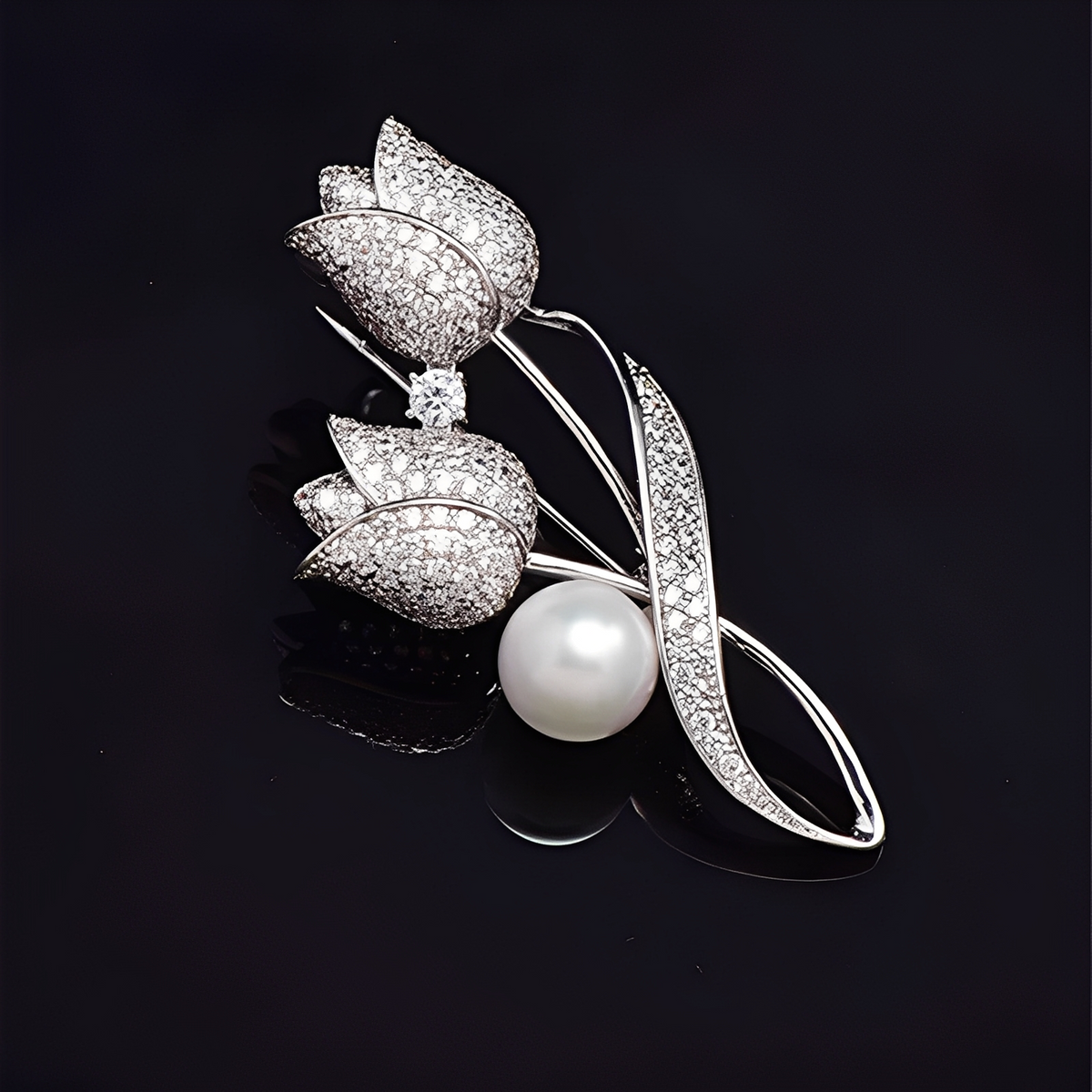 Jackie – Golden Tulip Brooch with Zircon & Pearl, Gold